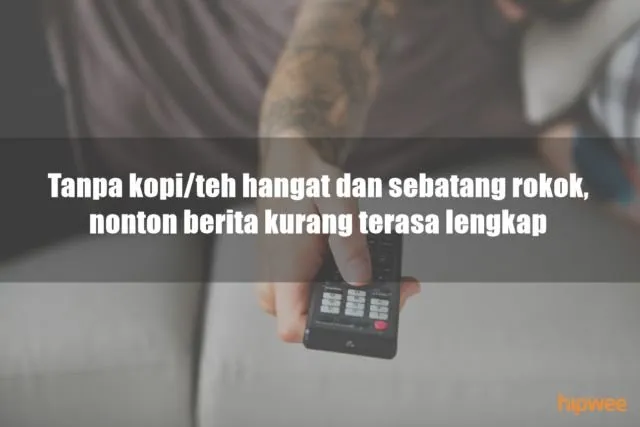 11 Ciri Khas Bapak-Bapak Kalau Lagi Menguasai TV di Rumah. Kelakuannya Bikin Kangen Nggak sih? :D 14