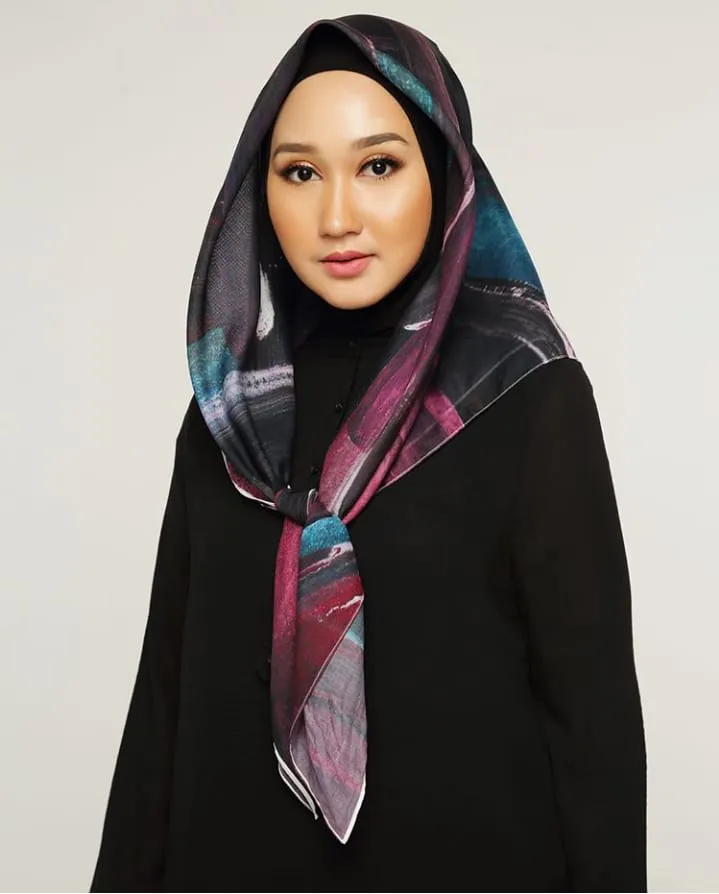 6 Prediksi Tren Motif Hijab Tahun 2019 yang Wajib Kamu Lirik, Mulai dari Warna Zen Sampai Bentuk Galaksi 11
