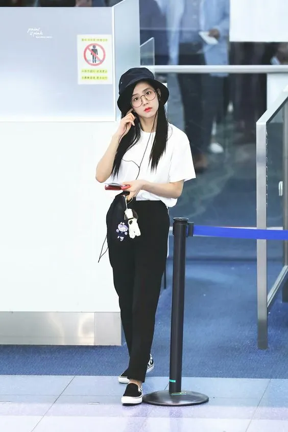 Modest dan Tidak Terbuka, 10 Gaya Personil BLACKPINK ini Bisa Ditiru. Kata Siapa Harus Pamer Paha Melulu? 16