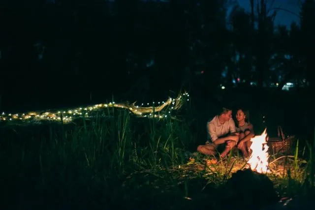 10 Foto Prewedding di Hutan dengan Tema yang Unik. Nggak Kalah Sama Ammar Zoni dan Irish Bella! 19