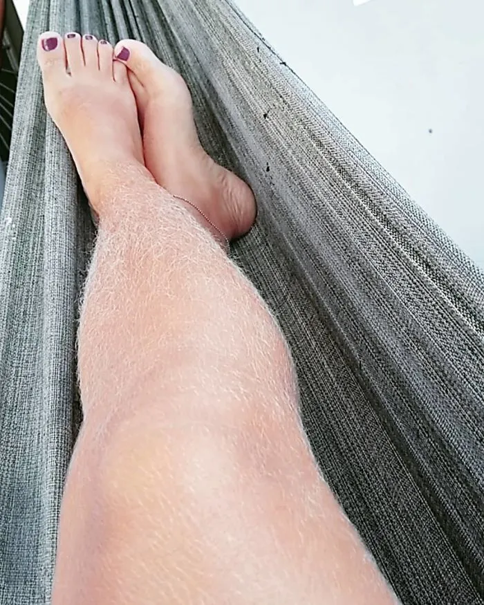 Cewek-cewek Ini Coba Dobrak Standar Cantik Lewat #JanuHAIRY. Memang Kenapa Kalau Punya Bulu? 23
