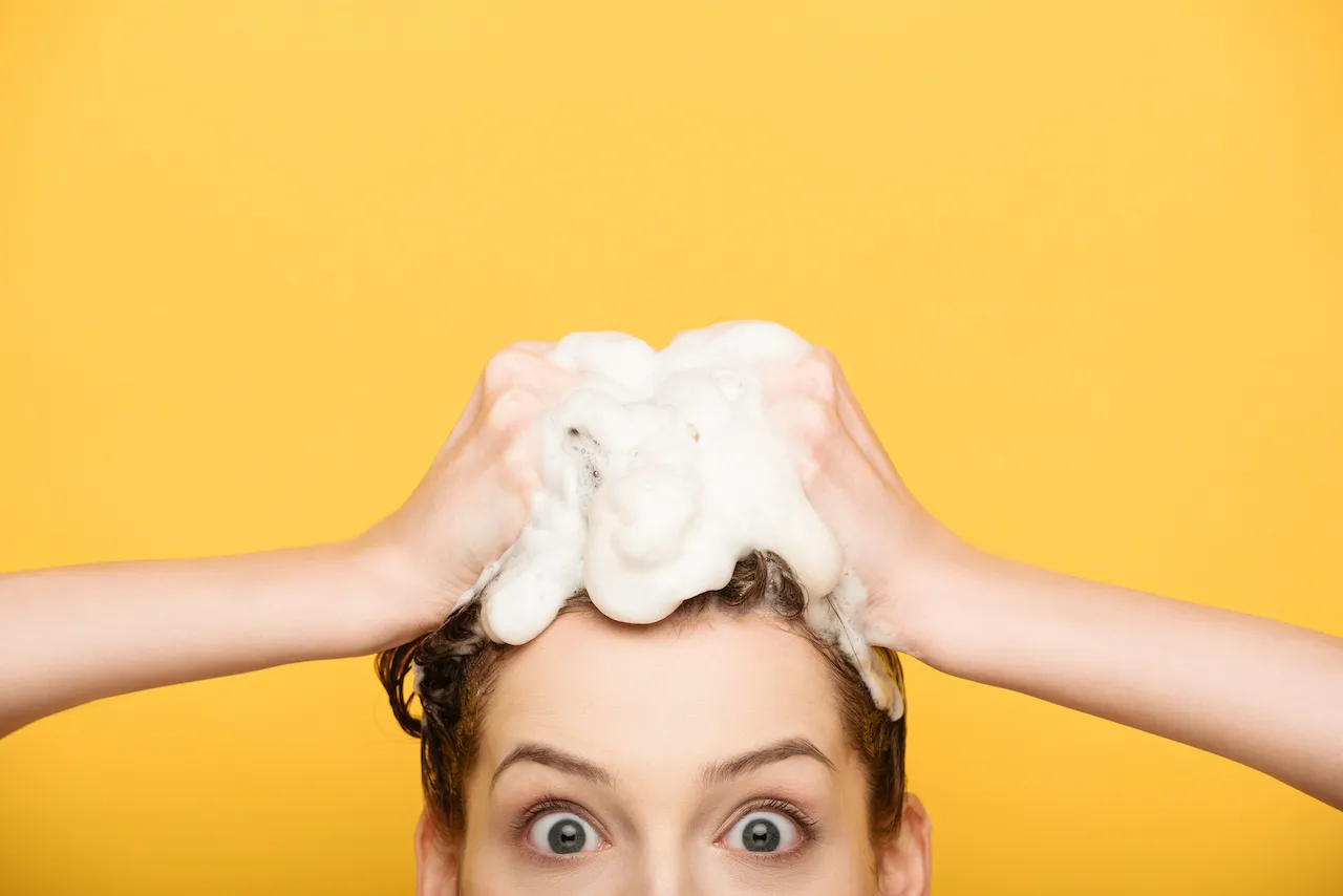 4 Cara untuk Mengurai Rambut Sasakan dengan Benar. Jangan Asal Sisir Aja, Bisa Runyam 8