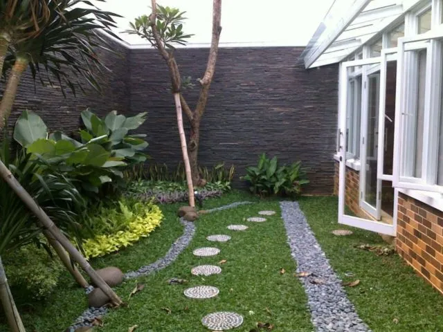 6 Cara Mencegah Ular Masuk Rumah. Bukan Ditaburi Garam, Salah Kaprah! 9