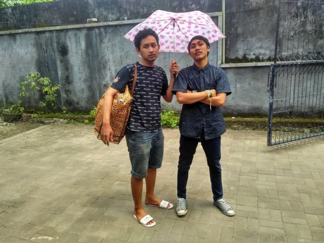 Dari Fotonya Sudah Jelas, Kadar Cinta 15 Orang ini Masuk Kategori Kebangetan. Sampe Segitunya sih~ 32
