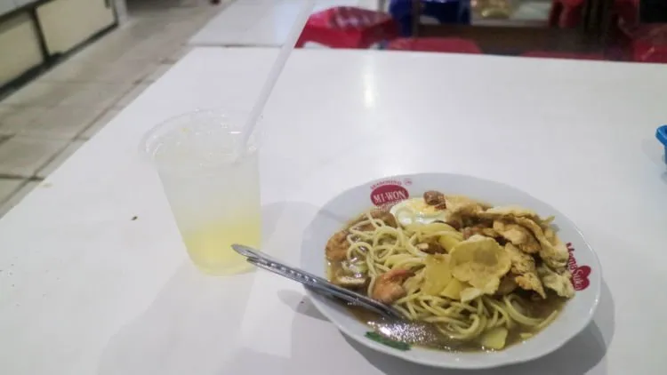 Mie Atep, Kuliner Lezat yang Wajib Kamu Icip Saat ke Belitung. Kuahnya Kental, Rasanya Maknyuss! 5