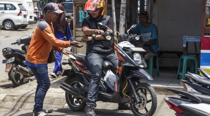 5 Harapan Pemotor buat Tukang Parkir yang Jarang Banget Terjadi. Kita Semua Butuh Jukir yang Asyique! 9