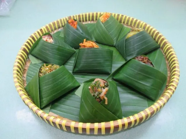 11 Macam Bungkusan Daun Pisang Tradisional Asli Indonesia. Familier? 16 bungkusan daun pisang