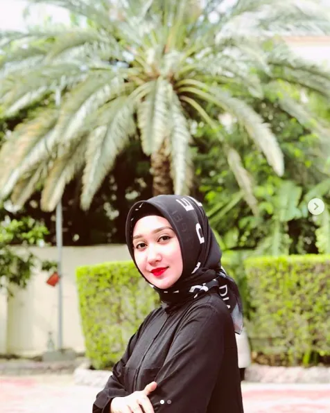 6 Prediksi Tren Motif Hijab Tahun 2019 yang Wajib Kamu Lirik, Mulai dari Warna Zen Sampai Bentuk Galaksi 12