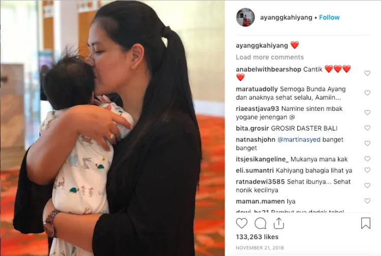 Ada yang Berkomentar Sedah Mirah Bukan Anaknya, Begini Cara Kahiyang Tanggapi Netizen Maha Benar 6