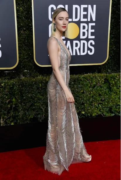 Parade 15 Potret Busana Aktris Hollywood di Karpet Merah Ajang Golden Globes 2019 21