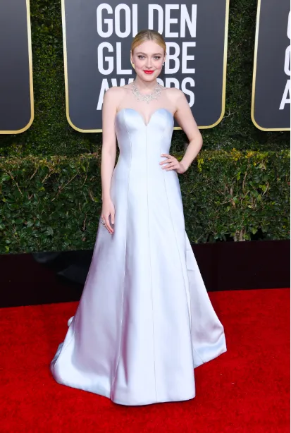 Parade 15 Potret Busana Aktris Hollywood di Karpet Merah Ajang Golden Globes 2019 25