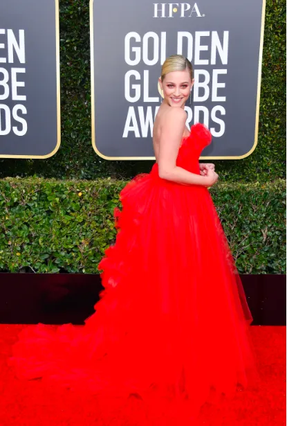 Parade 15 Potret Busana Aktris Hollywood di Karpet Merah Ajang Golden Globes 2019 28