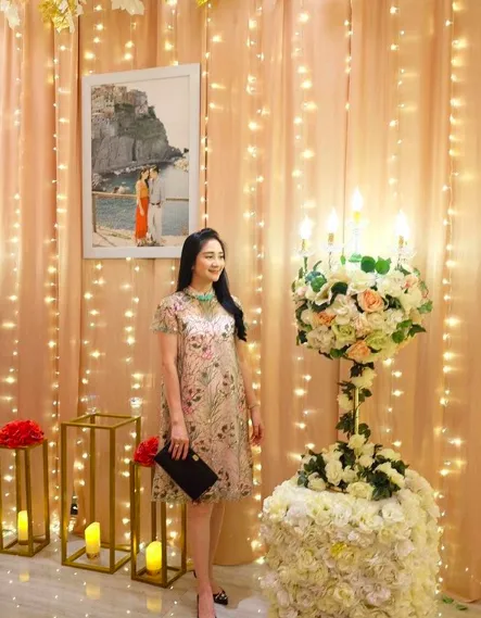 9 Inspirasi Busana Cheongsam Model Loose Dress yang Longgar. Aman Buat Perut yang Melebar! 17