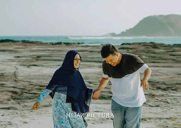 11+ Inspirasi Cantik Post-Wedding yang Lagi Kekinian. Bisa Tampil Mesra tanpa Perlu Sungkan-sungkan, Ya Kan? 14