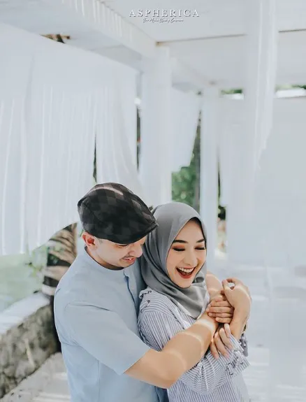 11+ Inspirasi Cantik Post-Wedding yang Lagi Kekinian. Bisa Tampil Mesra tanpa Perlu Sungkan-sungkan, Ya Kan? 15