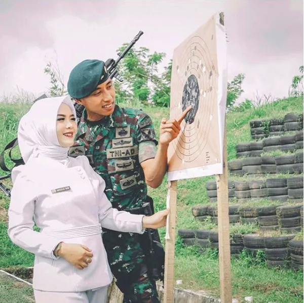 Sering Bikin Penasaran, Ini 5 Alasan Logis Kenapa Banyak Pria Berseragam yang Berjodoh dengan Bidan 6