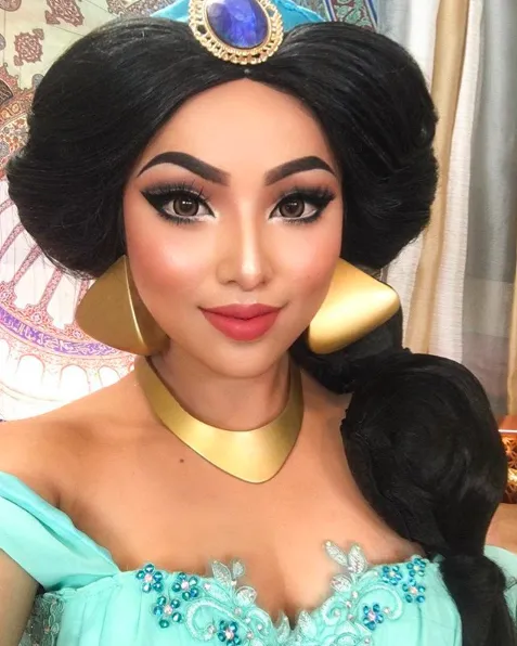 Dari Kepala Terbalik, Seleb Beken Sampai Jadi Cowok, 12 Transformasi Beauty Vlogger Ini Kebangetan Kerennya 18