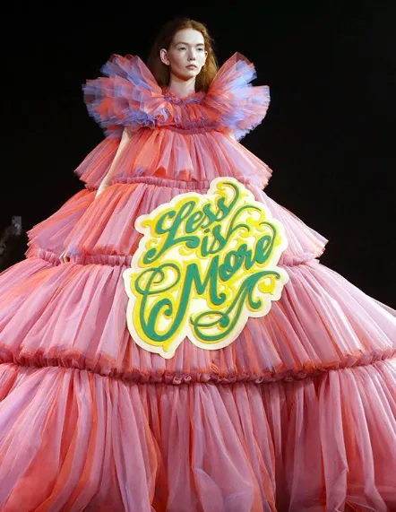 8 Gaya Fesyen Nyeleneh Victor and Rolf dari Paris Couture Week Ini Usung Slogan Unik. Berani Coba? 14