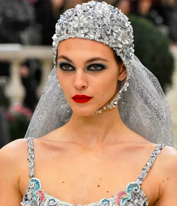 Rilis 'Gaun Bikini' Pengantin di Haute Couture Paris, Rumah Mode Chanel Banyak Mendapat Pujian. Kayak Apa Sih? 11