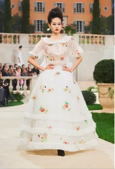 Rilis 'Gaun Bikini' Pengantin di Haute Couture Paris, Rumah Mode Chanel Banyak Mendapat Pujian. Kayak Apa Sih? 13