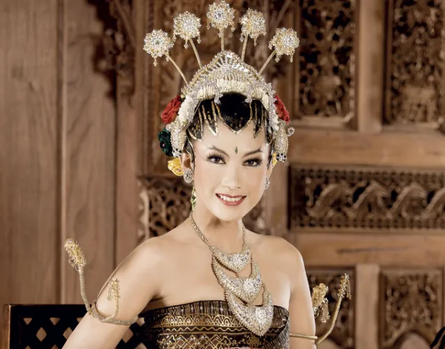 3 Jenis Riasan Paes Pengantin Adat Jawa yang Paling Banyak Dicari dan Dipakai Saat Resepsi 4