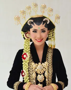 3 Jenis Riasan Paes Pengantin Adat Jawa yang Paling Banyak Dicari dan Dipakai Saat Resepsi 5