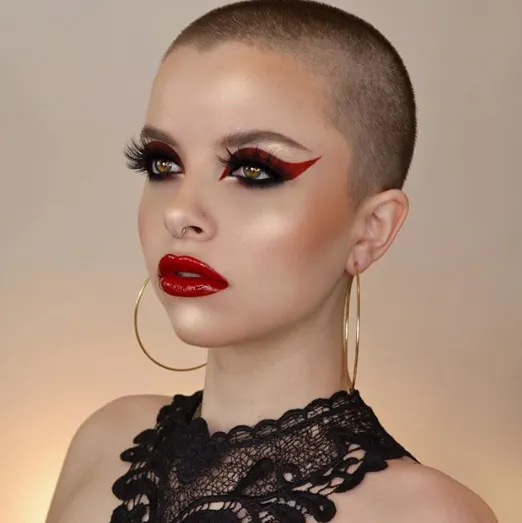Kimberley Margarita, Beauty Vlogger Botak yang Jadi Bukti Kalau Cantik Itu Subyektif 10