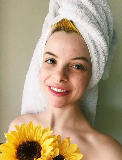 Kimberley Margarita, Beauty Vlogger Botak yang Jadi Bukti Kalau Cantik Itu Subyektif 12