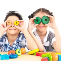 8 Ide Menyalurkan Hobi Anak yang Suka Mencorat-coret Dinding. Dijamin Bermanfaat!
