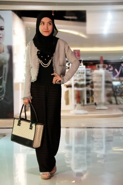 Yuk Ngantor atau Ngampus dengan 11 Ide Padu Padan Tweed Blazer Ini! Klasiknya Dapat, Elegan Sudah Pasti 19