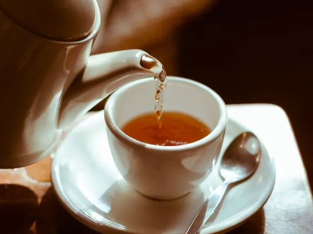 5 Bahaya Minum Teh Setelah Makan. Segar Memang, tapi Bawa Kerugian 7