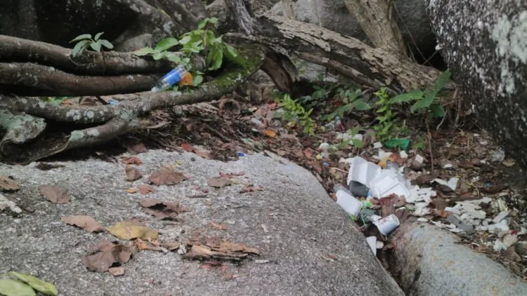Banyak Sampah Berserakan di Pantai Tanjung Tinggi. Negeri Laskar Pelangi Kok Jadi Kotor Begini? 6
