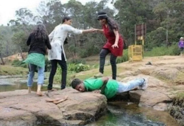 Dari Fotonya Sudah Jelas, Kadar Cinta 15 Orang ini Masuk Kategori Kebangetan. Sampe Segitunya sih~ 29