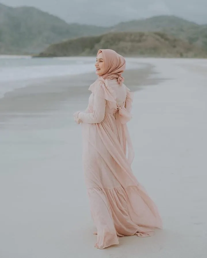 6 Prediksi Tren Motif Hijab Tahun 2019 yang Wajib Kamu Lirik, Mulai dari Warna Zen Sampai Bentuk Galaksi 10