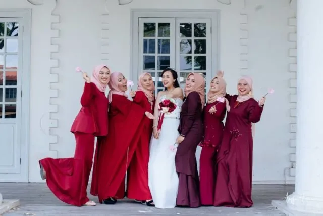Indahnya Perbedaan, Viralnya Foto Pernikahan di Gereja Bersama Semua Bridesmaid Berhijab di Malaysia Ini Tuai Pujian 10