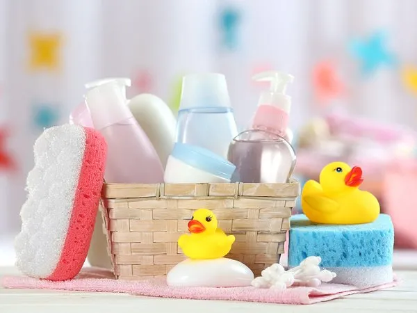 6 Langkah Aman Memandikan Bayi Baru Lahir Buat Mama Newbie. Tanpa Drama, Kamu Pasti Bisa! 7