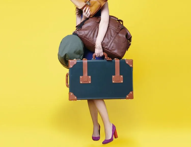 5 Alasan Kenapa Kamu Harus Berhenti Meminta Oleh-oleh dari Temen yang Traveling. Bikin Repot Lho! 7