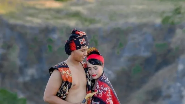 Makna Luhur di Balik Mahalnya Mahar dalam Pernikahan Adat Sumba. Bisa Capai 500 Juta! 8