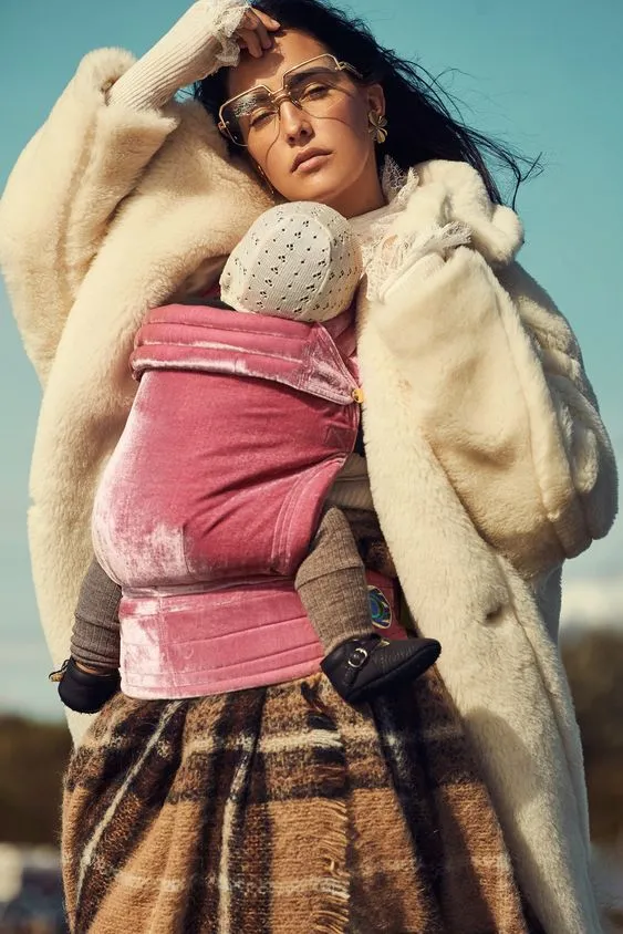 8 Ide Super Gaya Bayi-Mama dari Panggung Runway Mode hingga Selebgram Dunia. Dijamin Melongo Saking Kerennya~ 13