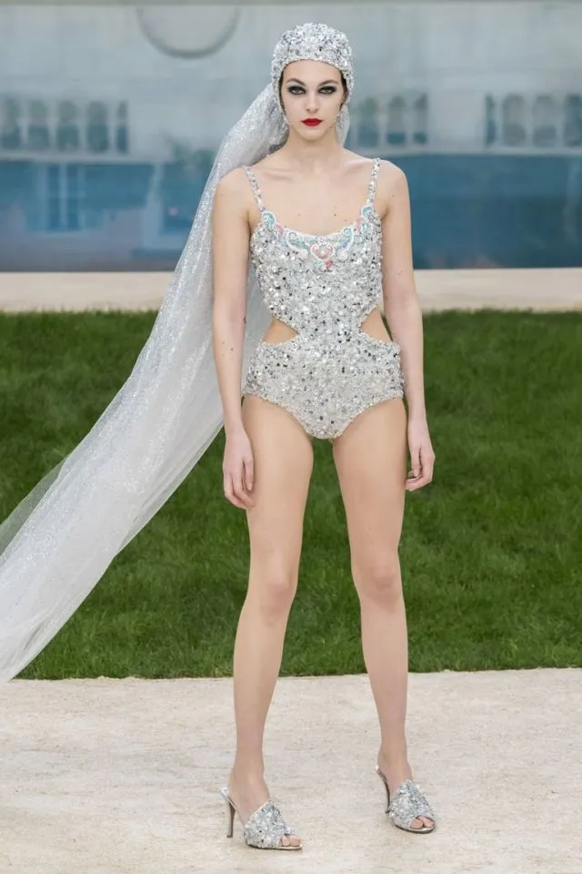Rilis 'Gaun Bikini' Pengantin di Haute Couture Paris, Rumah Mode Chanel Banyak Mendapat Pujian. Kayak Apa Sih? 10