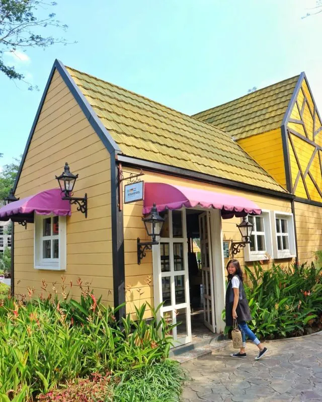 Kampung Eropa Devoyage, Destinasi Instagramable dengen 150 Spot Selfie di Bogor. Yuk Liburan ke Sana! 15