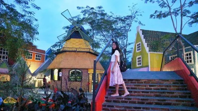 Kampung Eropa Devoyage, Destinasi Instagramable dengen 150 Spot Selfie di Bogor. Yuk Liburan ke Sana! 12