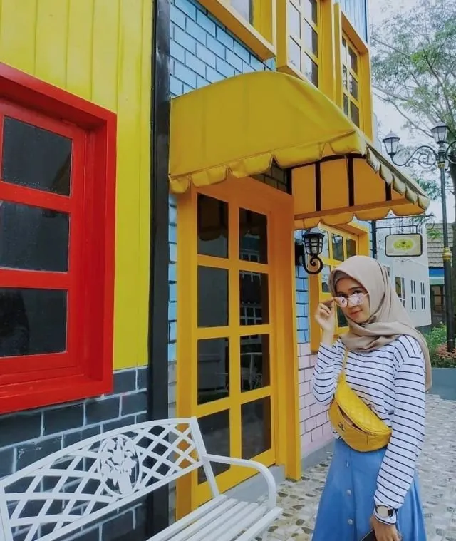 Kampung Eropa Devoyage, Destinasi Instagramable dengen 150 Spot Selfie di Bogor. Yuk Liburan ke Sana! 17