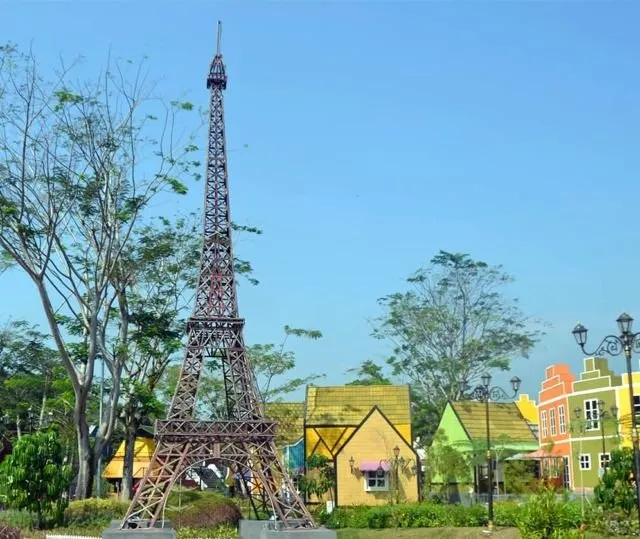 Kampung Eropa Devoyage, Destinasi Instagramable dengen 150 Spot Selfie di Bogor. Yuk Liburan ke Sana! 13