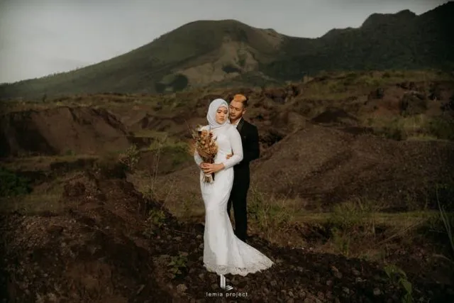 11+ Inspirasi Cantik Post-Wedding yang Lagi Kekinian. Bisa Tampil Mesra tanpa Perlu Sungkan-sungkan, Ya Kan? 18