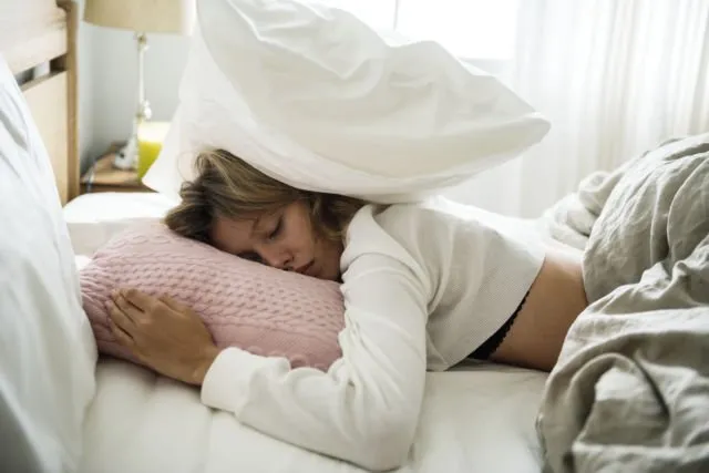 4 Penyebab Leher Pegal Karena 'Salah Bantal'. Jangan Melulu Salahkan Bantalnya, Kan Kasihan~ 6