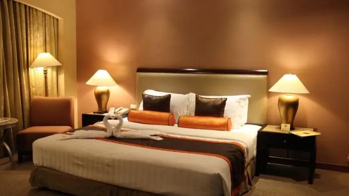 5 Alasan Kenapa Nggak Ada Guling di Kamar Hotel, Baru Sadar kan? 8