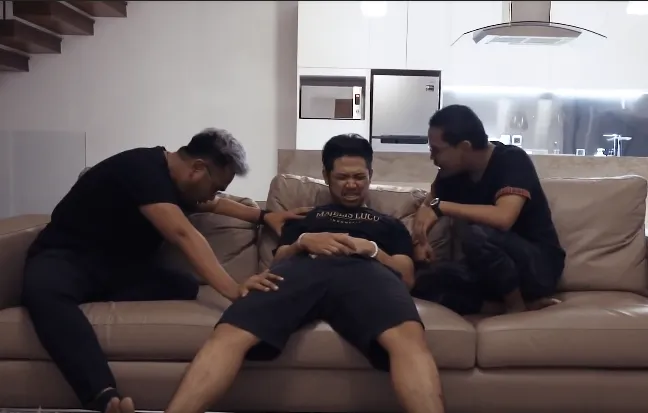 Sempat Didatangi Coki dan Muslim, Kejadian Seram di Rumah Raditya Dika Berlanjut. Fix, Merinding! 3
