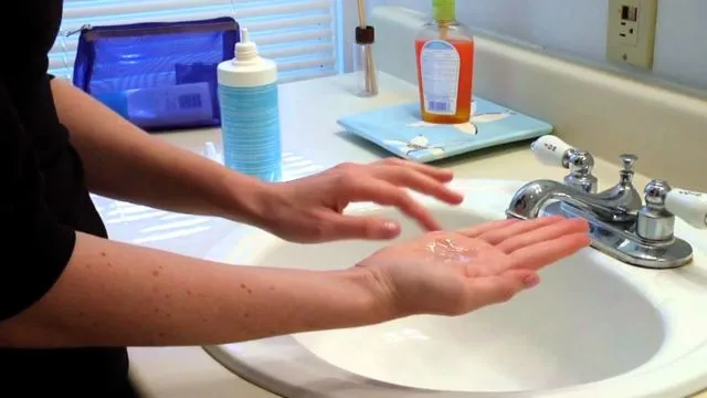 5 Alternatif Pengganti Cairan Softlens di Saat Darurat. Relatif Aman dan Mudah Didapat 6