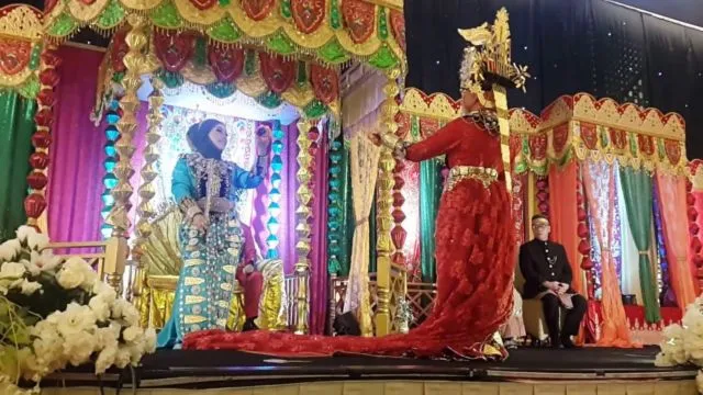 Makna Sakral di Balik Tarian Pengantin dalam 6 Pernikahan Adat Indonesia. Sudah Tahu? 9